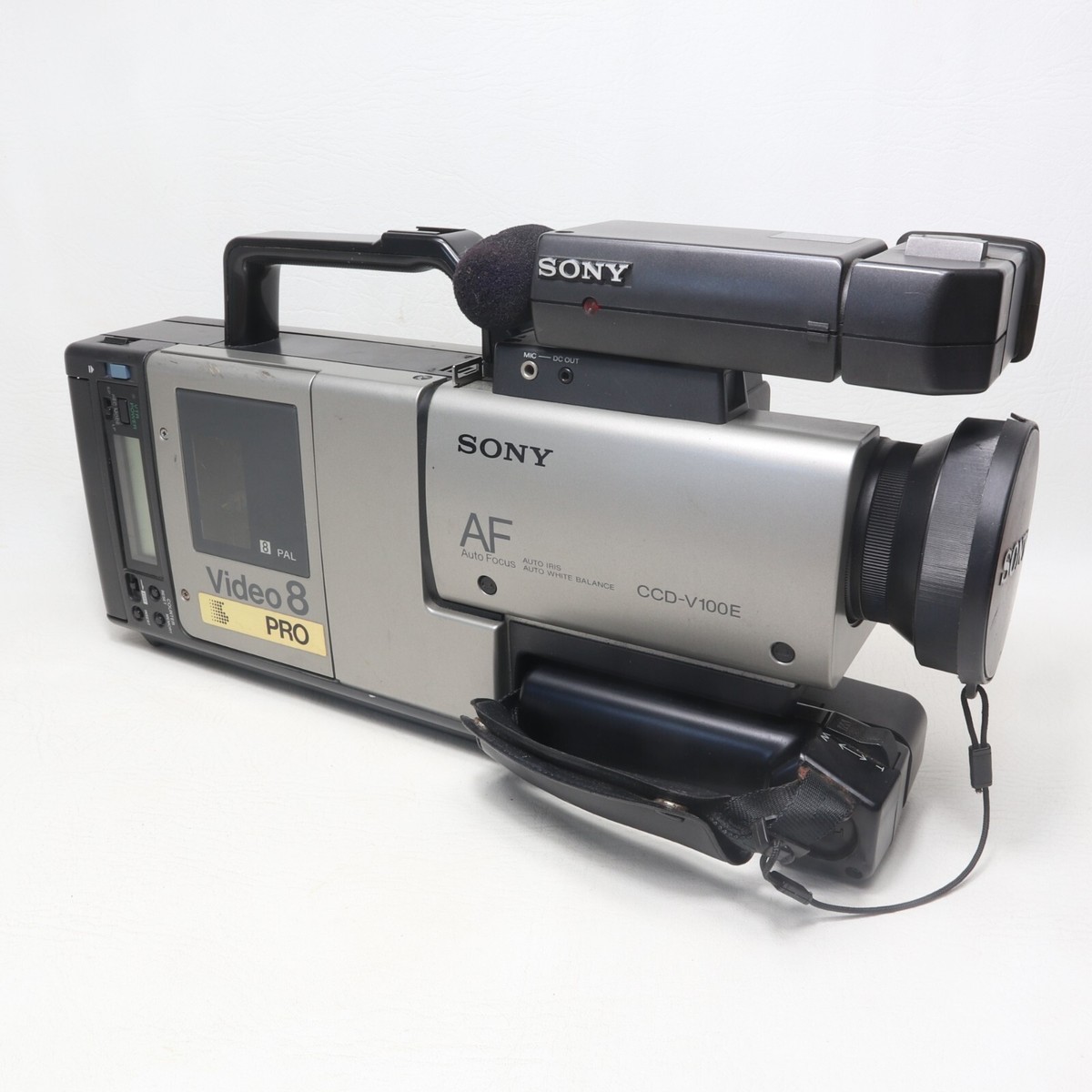 SONY CCD Video８【PRO】―AF『Silver』 Sony NTSC Video 8 Camcorder 40x Digital Zoom - Video