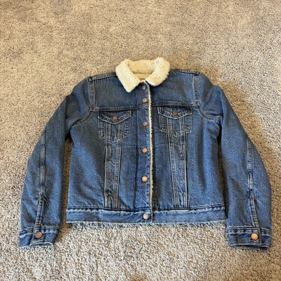 Levi s Cropped Trucker Jacket Sherpa Lined Women s M Medium Medium Wash EUC Farm