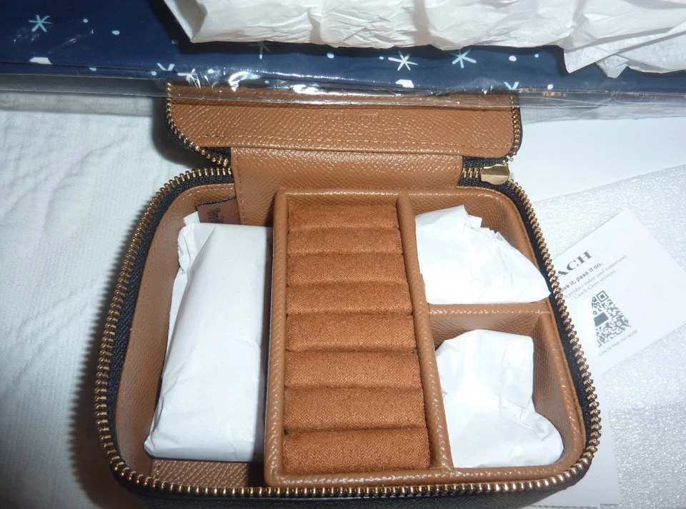 NWT Coach C4470 Crossgrain Leather Large Jewelry Box Black With Gold Hardware - Image 2 of 4