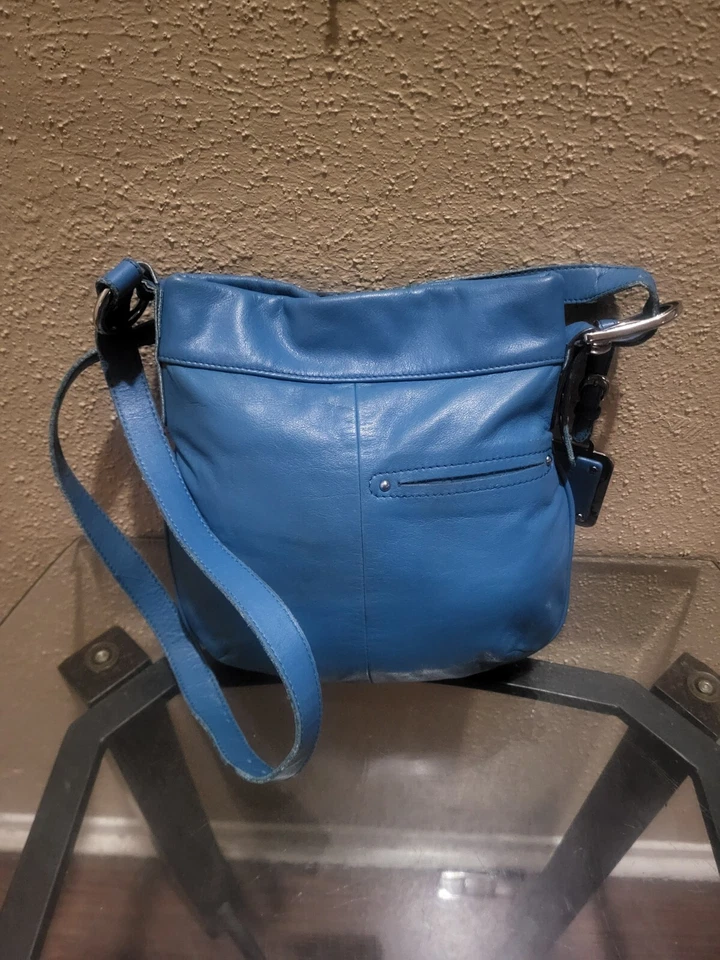 Bolso bandolera de cuero azul para mujer B Mokowsky.  Foto 4 de 4