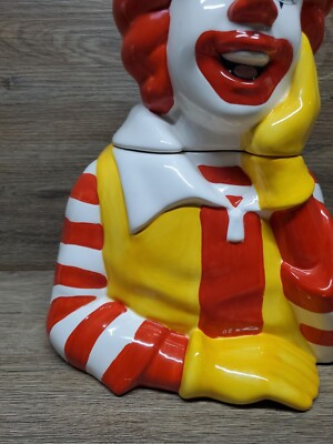1997 McDonald's Ronald McDonald Ceramic Cookie Jar Treasure