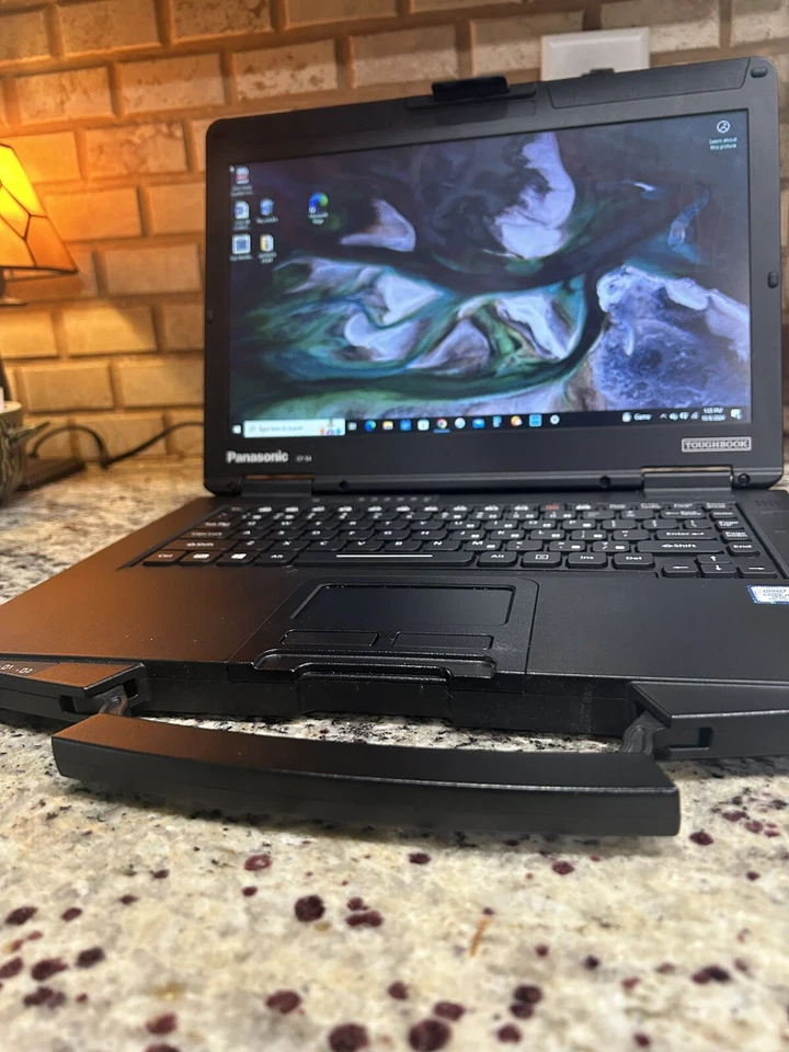  Windows 10 Pro, Intel Core i5‐7300U 2,60 GHz, 14,0" HD LCD, 500 GB montado en amortiguador  Foto 2 de 4