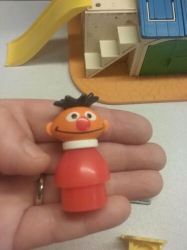VTG Fisher Price Little People Sesame Street Clubhouse #937 5-Figures - Picture 12 of 24