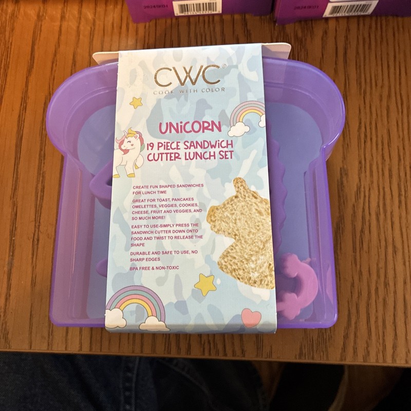CWC Unicorn 19 Piece Sandwich Cutter lunch Set  BRAND NEW !!