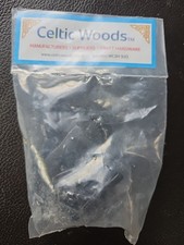 Opakowanie 2 haczyków na płaszcze Tudorów drewno celtyckie nowe czarne