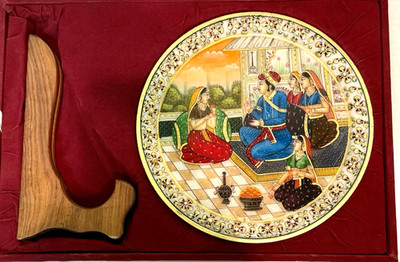 TRADITIONAL INDIAN HANDCRAFTED PLATE WITH GOLD INLAY ON MARBLE HAREM SCENE