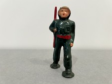 Barclay Pod Foot Series ca 1950s B260 Soldier Marching with Gun on Back in Green