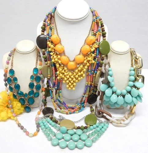 VINTAGE TO NOW FASHION COSTUME JEWELRY NECKLACE LOT ASSORTED TYPES & MATERIALS