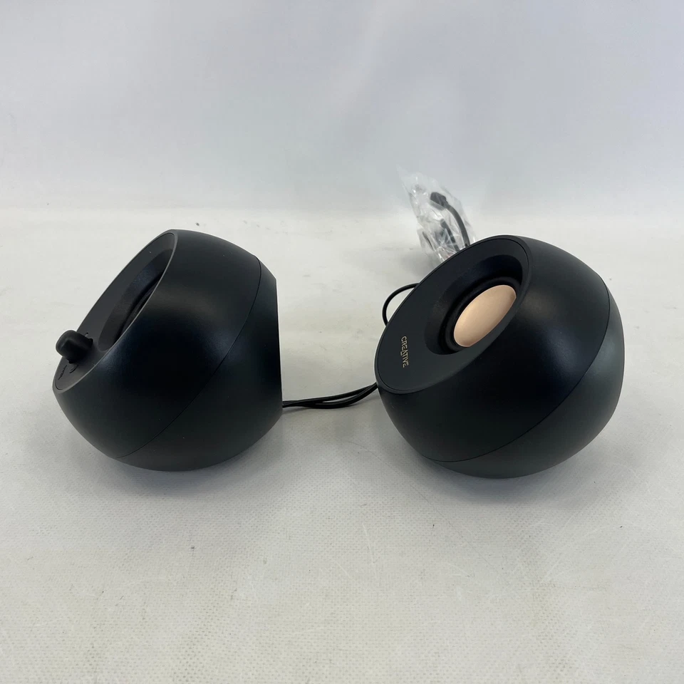 Creative Pebble V3 Minimalistic USB-C Powered Bluetooth Desktop Speakers Black - Image 4 of 4