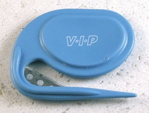 Vo-Toys VIP Dog Deluxe Blade Demat De Mat Splitter Cat Pet 2.5" Plastic Holder