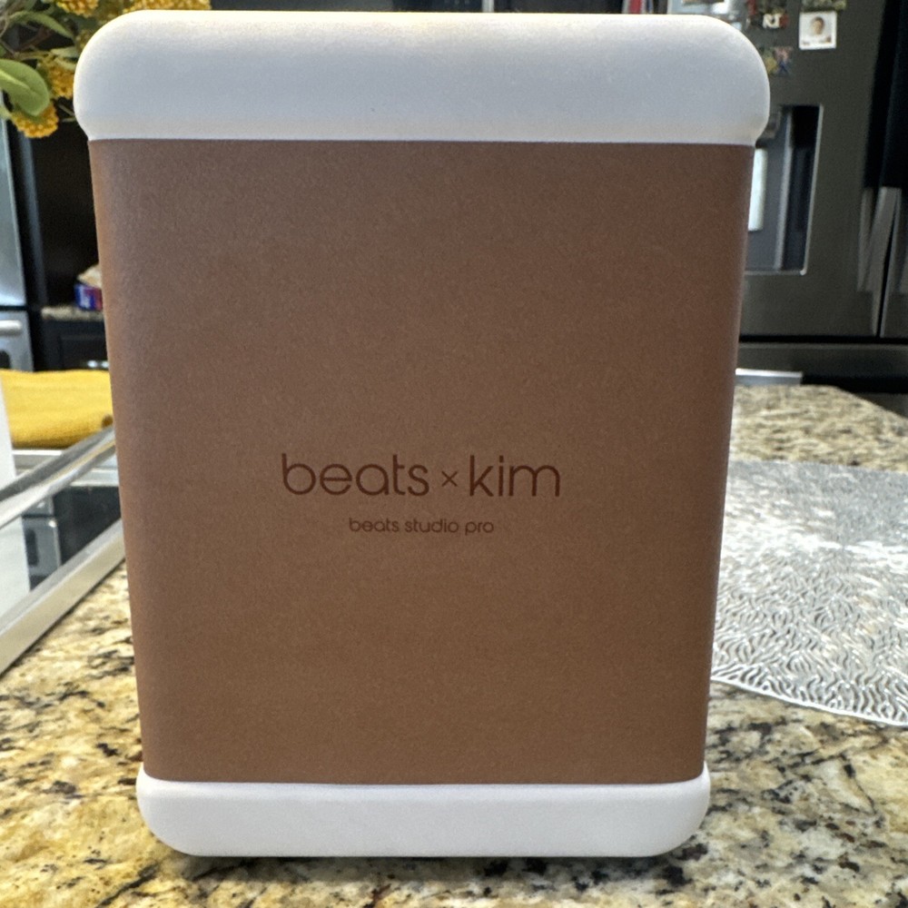 Beats Studio Pro - Kim Special Edition - Dune (MW673LL/A)