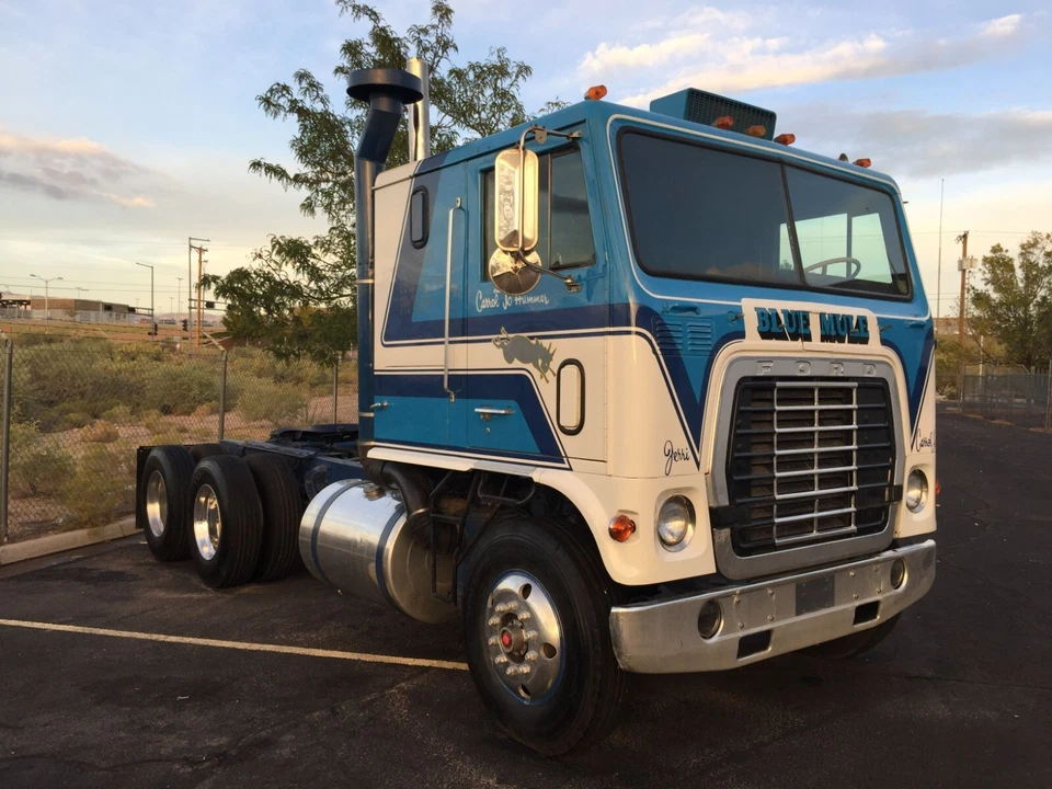 Kit de cabina Ford WT 9000 1/25 12 k impreso en 3D Foto 2 de 4