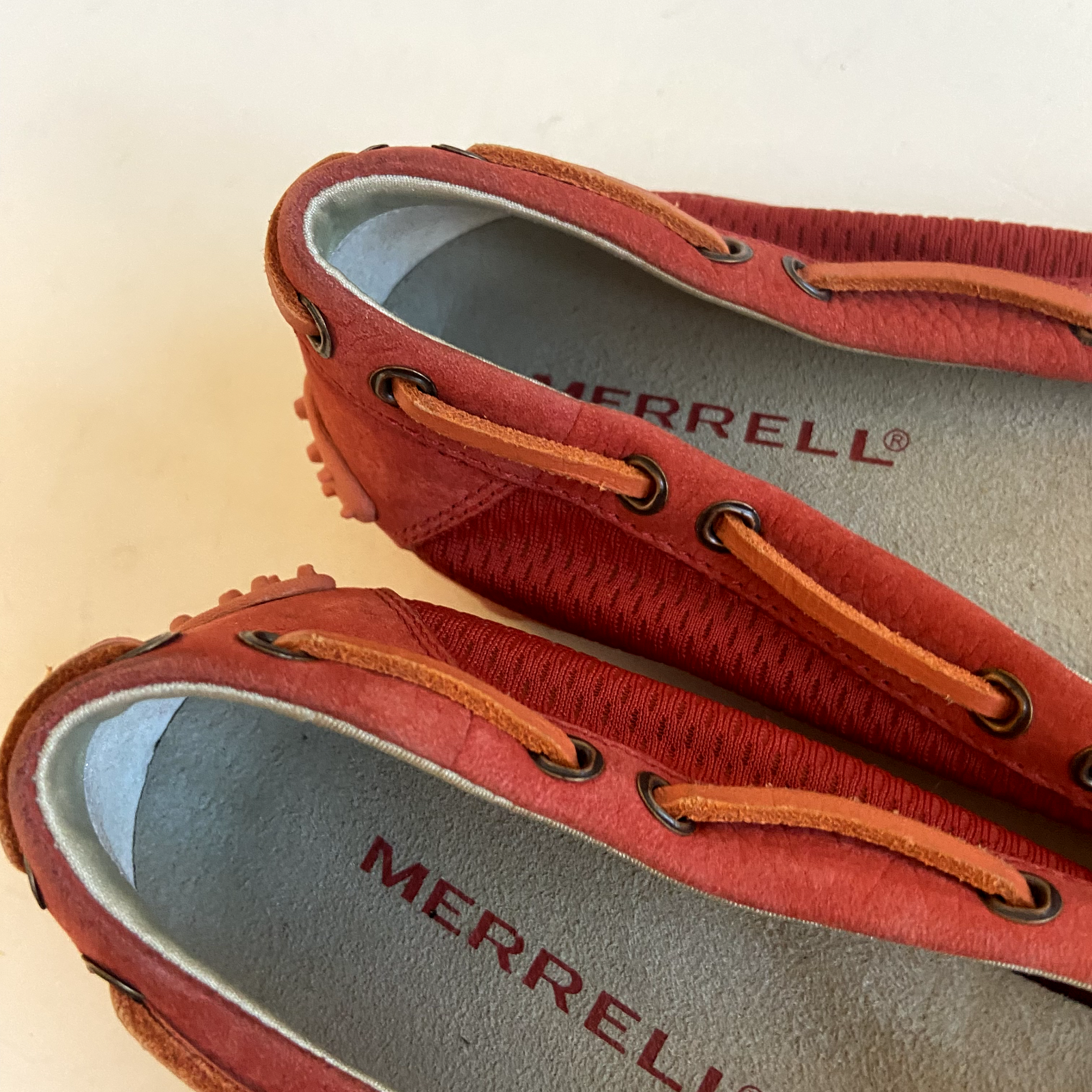Scarpe da donna rosse Merrell taglia 7 pelle marina lava balletto antiscivolo