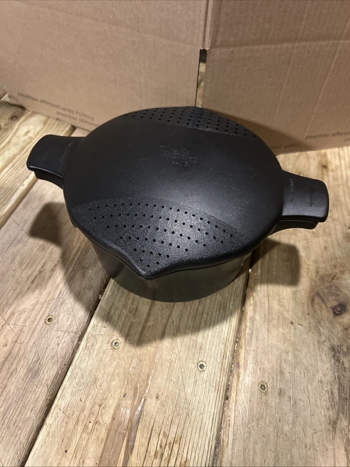 Pampered Chef 2 Qt Microwave Steamer Rice Cooker Pot with Locking Lid - Image 2 of 4