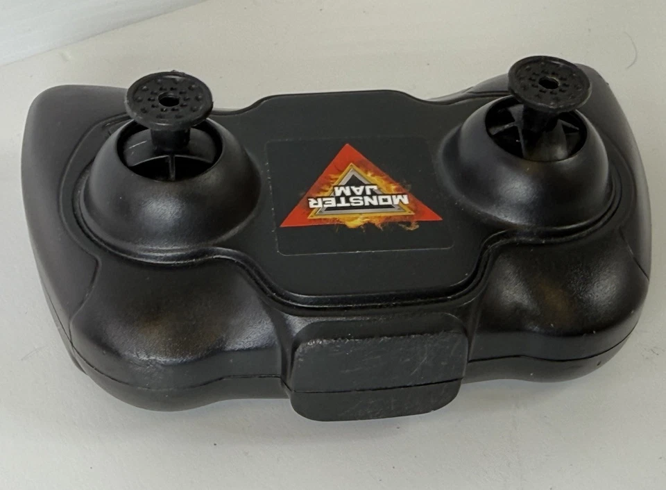 Monster Jam 1:24 Grave Digger / El Toro RC 2.4GHz Remote Control Only 66803TX - Image 3 of 4