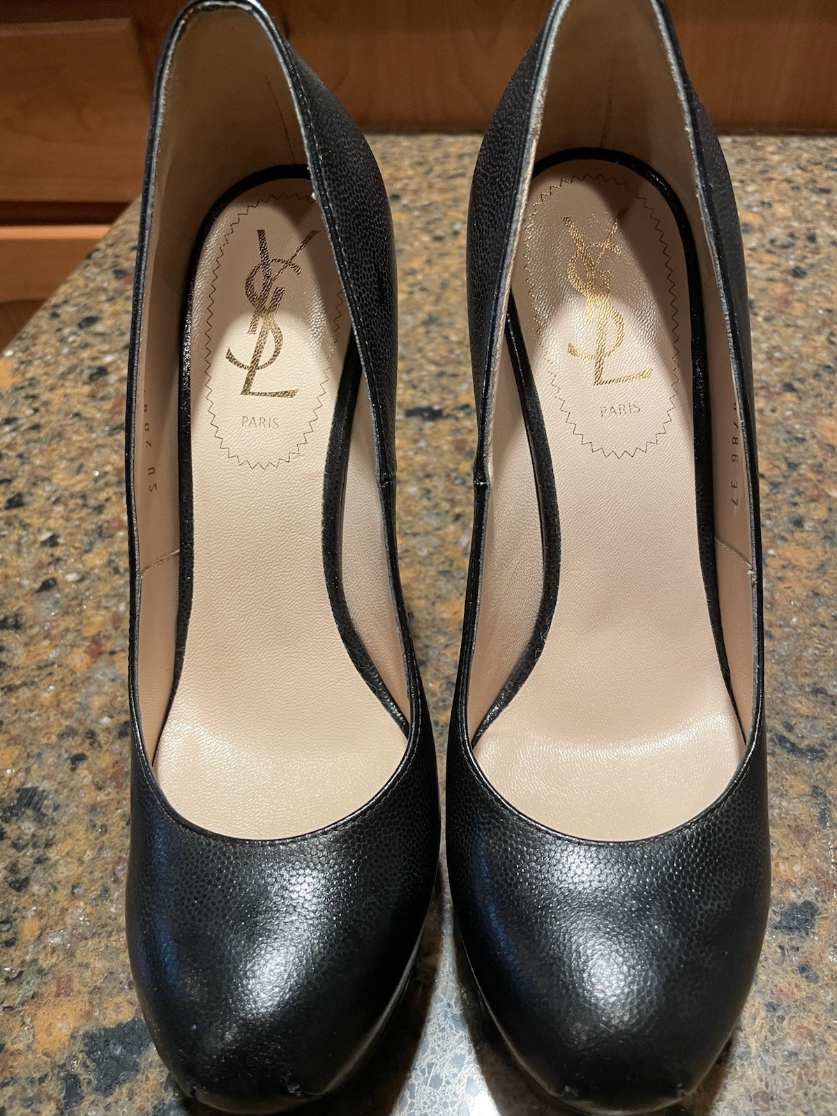 Saint Laurent (Ysl) décolleté platform omaggio in pelle nera ciottolata 37 $250