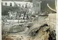 1963 Press Photo Flooded wreckage at Stanton Turner twine mill in Norwich, Conn.