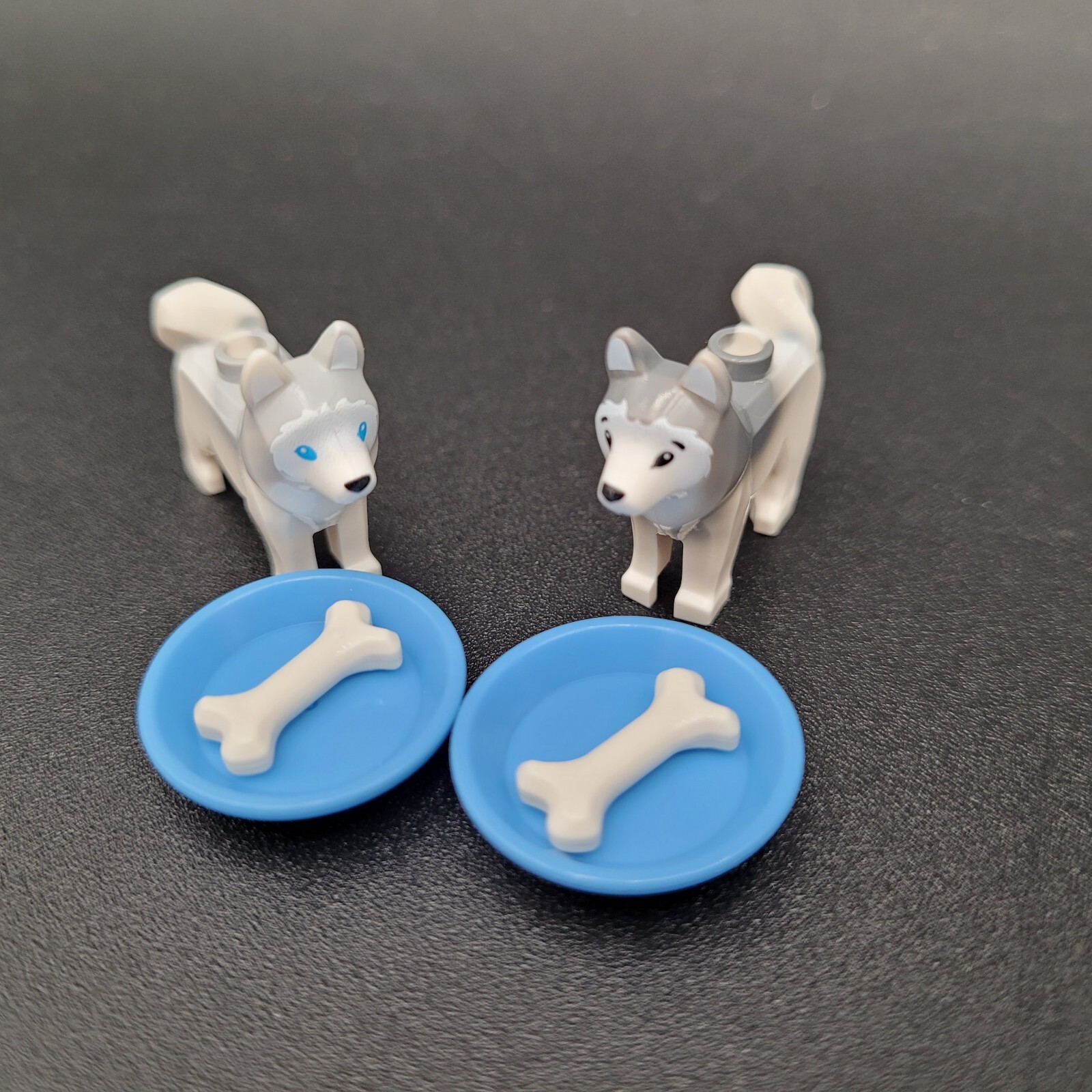 NEW LEGO Husky and Rare Blue Eye Husky Animal Dog Lot with bones - RETIRED
