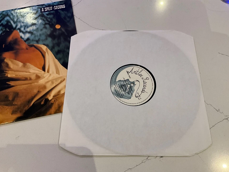 MAXI 45T 45 tours 12" - A SPLIT SECOND - The Bellydance - Scandinavian 1988 - Photo 3/4