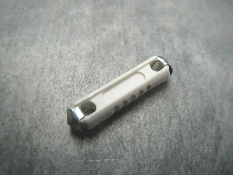 Blanco 8A y Rojo 16A Fusible Audi VW Porsche Hecho en Alemania Paquete de 6 - ¡Envío Rápido! Foto 3 de 4