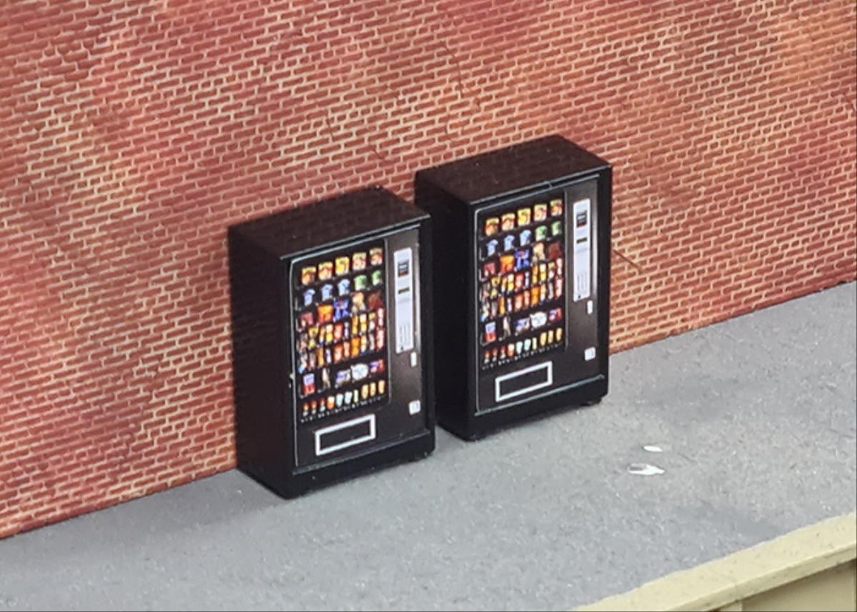 GAUGEMASTER GM473 Vending Machines 2pcs (Pre-Built) OO Gauge