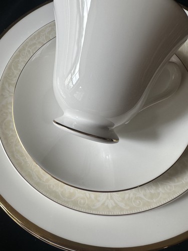 Wedgwood Signet /Devotion Gold 6 piece service for 8 Bone china England read - Picture 12 of 23