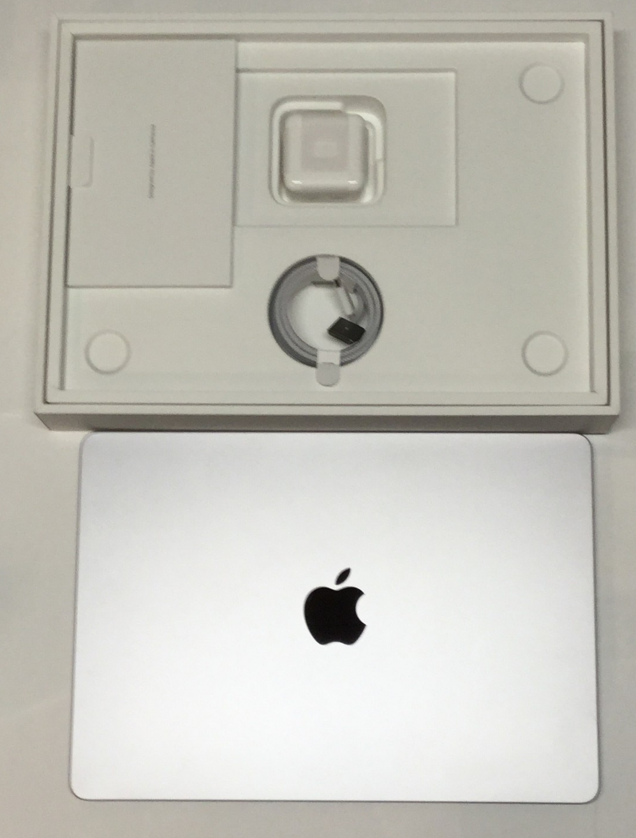 Apple MacBook Air M2 – 13-inch (2022) – 16GB RAM, 256GB SSD, Gray