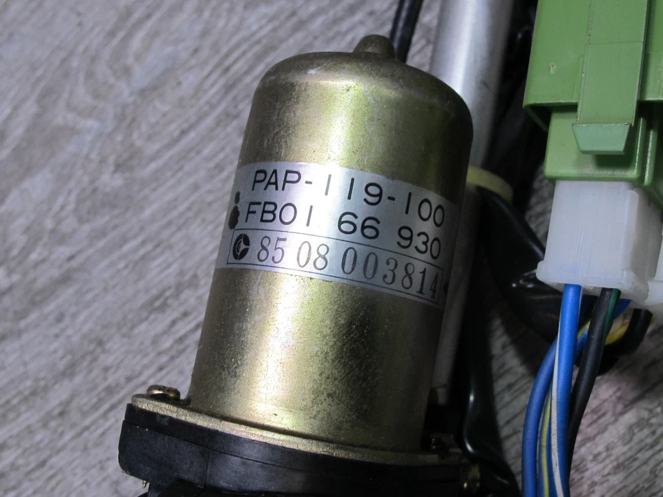 86-91 MAZDA RX7 FC3S CUPÉ RADIO TRASERA ANTENA DE ALIMENTACIÓN CON MONTAJE DE MOTOR OEM Foto 3 de 4