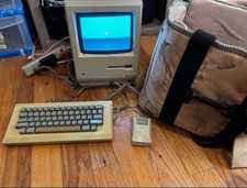 Vintage Apple Macintosh 512k M0001W Computer - powers up
