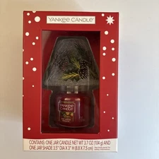 Yankee Candle Red Apple Wreath Signature 3.7 oz Jar Candle w/ Jar Shade NIB