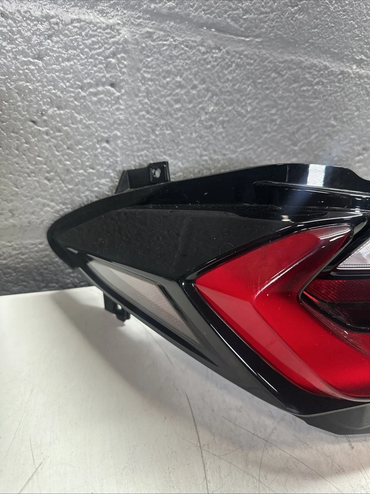 Luz trasera izquierda izquierda para conductor Chevrolet Corvette 2020-2025 OEM LED lámpara de freno Foto 2 de 4