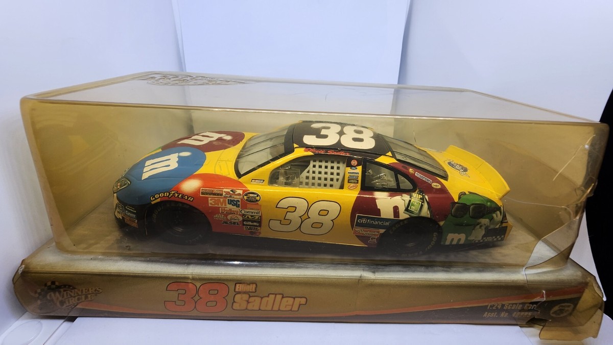 Elliott Sadler #38 M&M's Ford Fusion Winners Circle 1/24