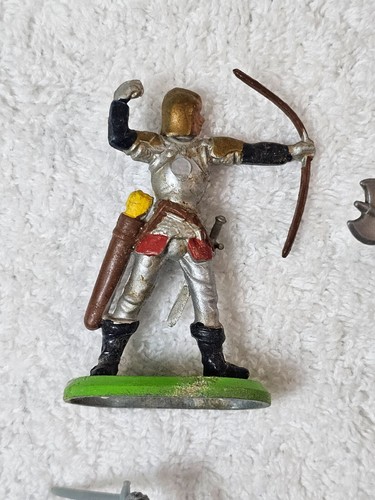 Vintage Britains Deetail Knights Medieval Soldiers Set of 5 Figures 1971 LOT - Picture 2 of 14