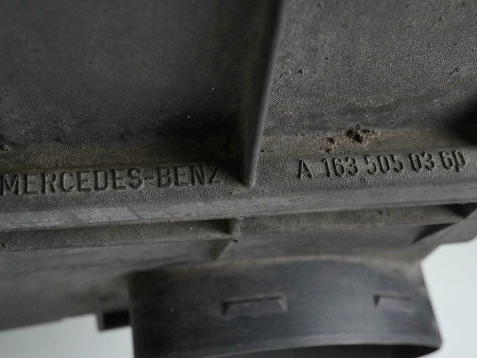 1999 - 2005 Mercedes Benz Ml Series Air Intake Filter Cleaner Box A1635050360 - Image 4 of 4