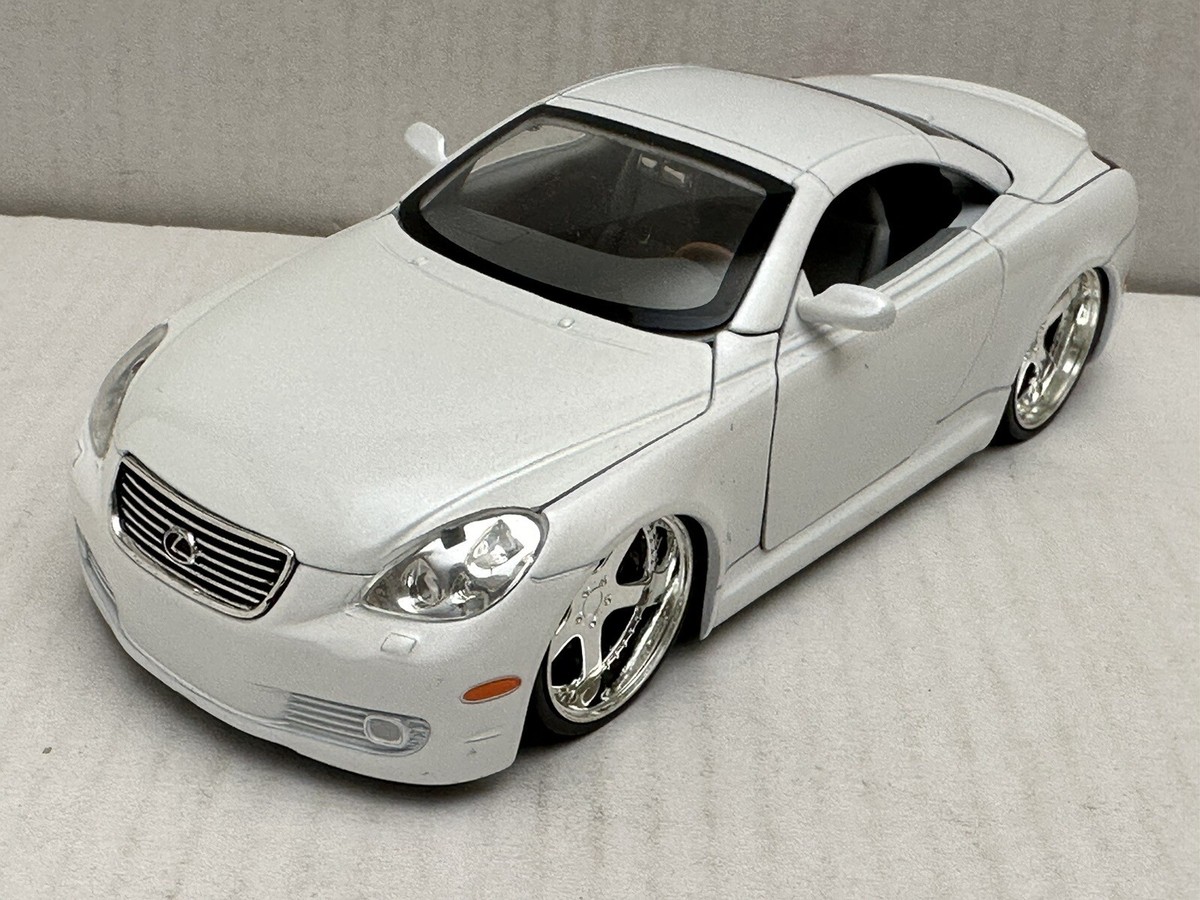 1/24 jada レクサス　SC430 ミニカー　ホワイトパール s-l400.jpg