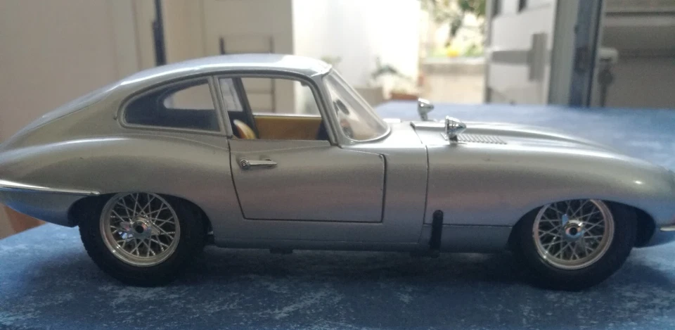 Jaguar e type 1961 sc 1:18 Burago come nuova senza scatola - Immagine 3 di 4