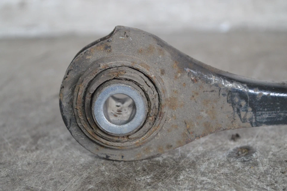 Volkswagen Scirocco 2011 brazo de control trasero lado derecho OSR brazo de control Foto 4 de 4