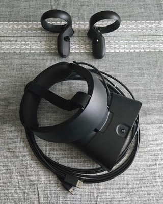 Oculus Rift S PC-Powered VR Gaming Headset - Black  Includes Cables, Controllers