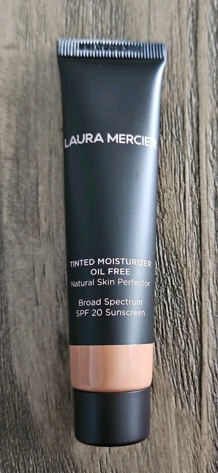 2 тонированных увлажняющих крема Laura Mercier без масла 5W1 желтовато-коричневые 0,8 унции для путешествий - Изображение 2 из 4