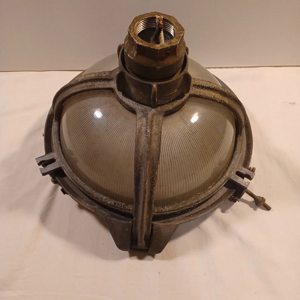Luminária de rua industrial vintage Holophane marcada 0948 antiga original dos anos 1940 - Imagem 2 de 4