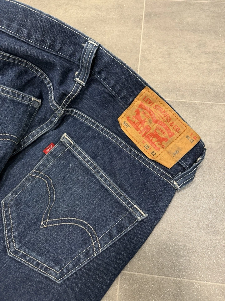 Mens Levi's 505 Distressed Fair Straight Leg Blue Denim Jeans W32 L30, photo 2 of 5