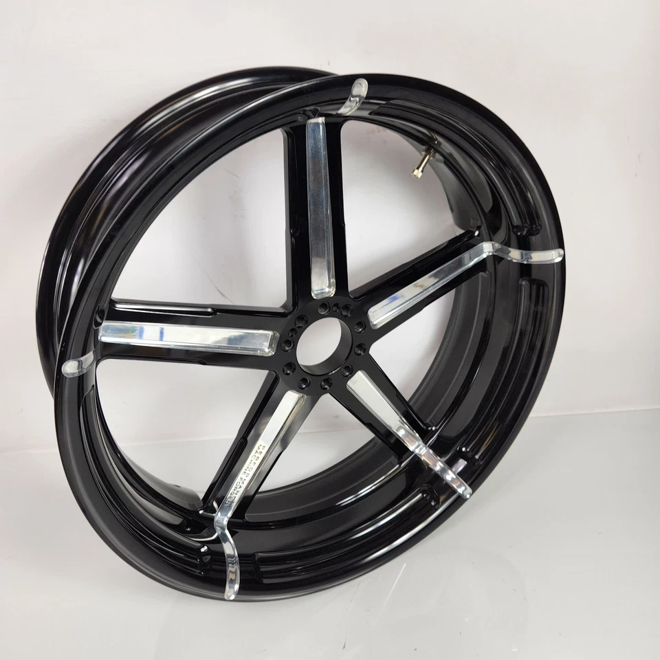 Rueda trasera Performance Machine Formula Harley - 18x5,5 pulgadas - Forjado - Sin concentrador Foto 3 de 4