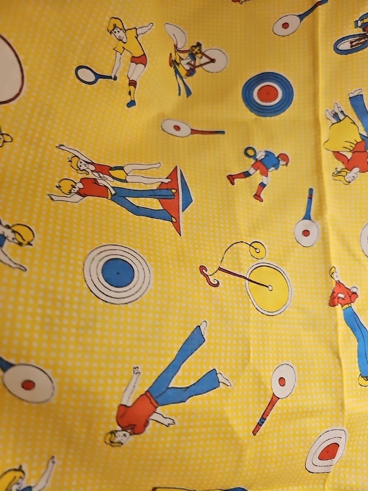 Estampado de tela vintage niños bailando jugando a montar bicicletas algodón artesanía 3 yardas NUEVO Foto 2 de 4