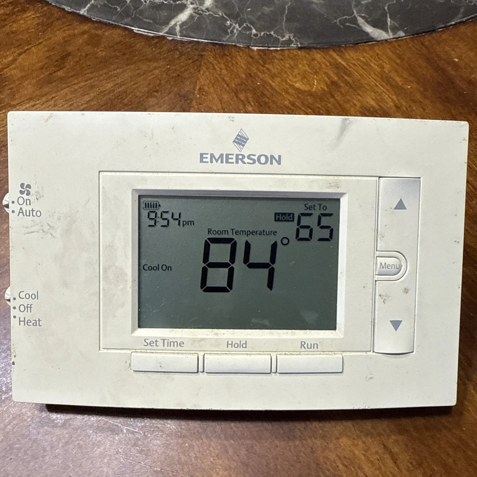 Emerson Sensi  Wi-Fi Programmable Thermostat  Model UP500W - Image 2 of 4