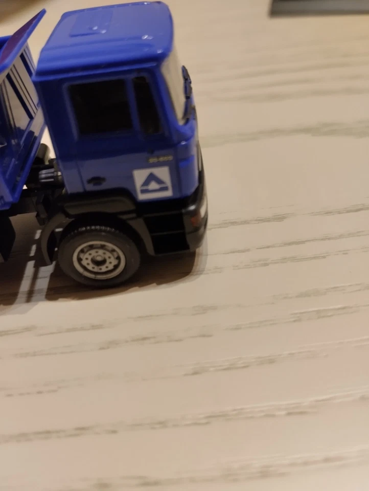 1/87 HERPA KIPPER KONVOLUT MB ACTROS / MAN F 2000 4 ACHSIG IN HOCHTIEF VERSION - Immagine 2 di 4