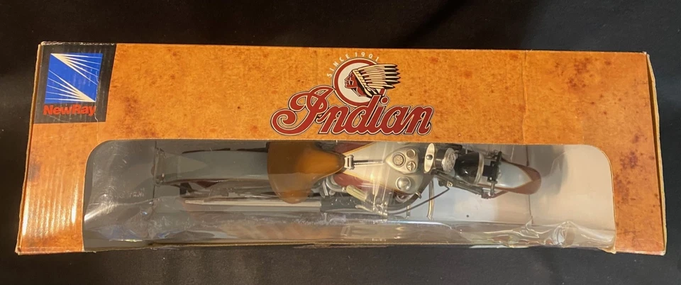 Ray 1938 Indian Four motorcycle 1/6 scale diecast-PREOWNED BUT NEW IN BOX - Image 4 of 4