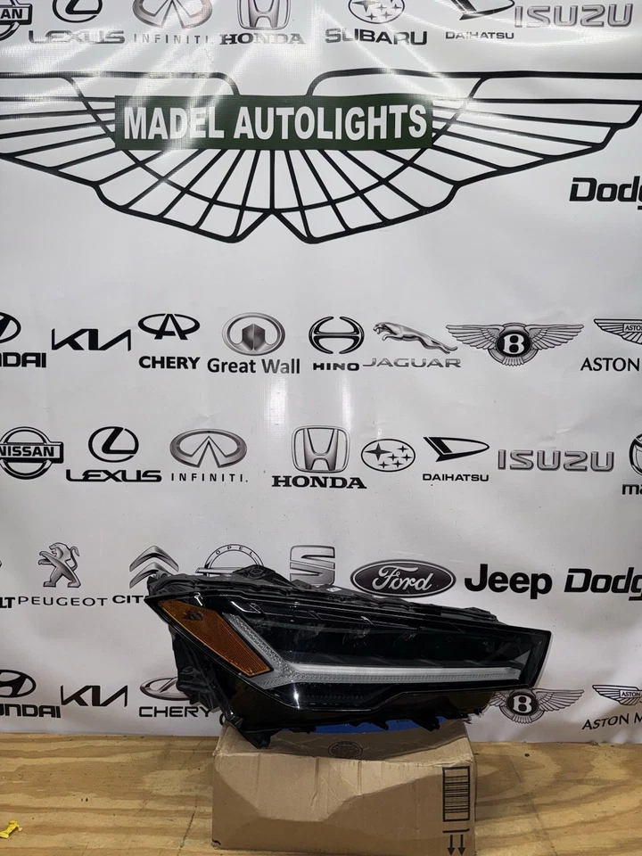 OEM 2018-2024 Lamborghini Urus Headlight - Image 2 of 4