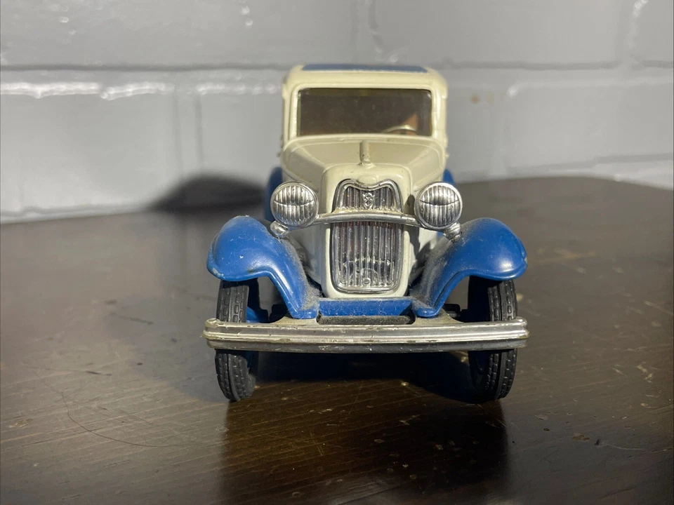 Vintage Diecast Replica Ford 1932 Panel Delivery M.K. Express Company Bank 1:25 - Image 3 of 4