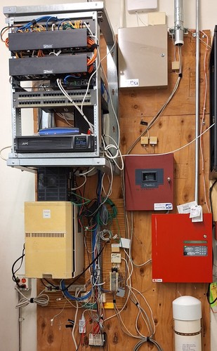 Avaya PARTNER Advanced Communication System 103H 5-slot cabinet, missing tab - Picture 2 of 10