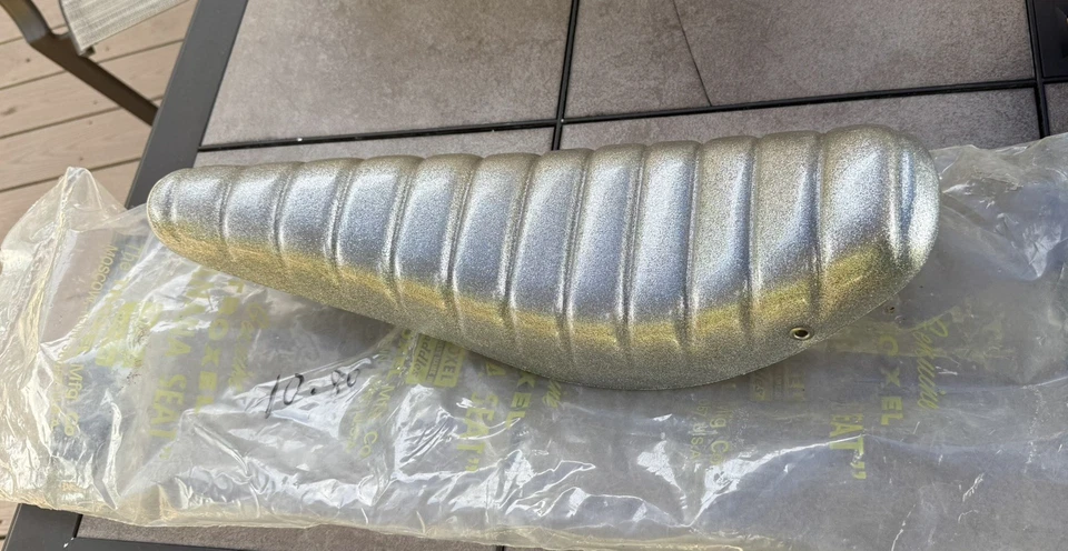 Como nuevo - 1965! Asiento Troxel Banana - Plata Brillo Dos Tonos Vintage - Con Barra Sissy Foto 2 de 4